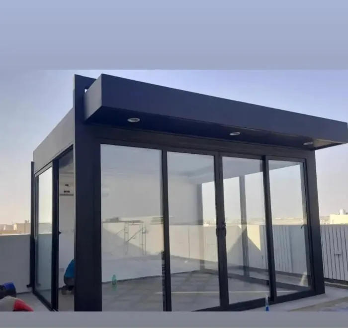 المجالس الزجاجية في حي الجامعة بجدة: إطلالة عصرية على قلب الأكاديمية