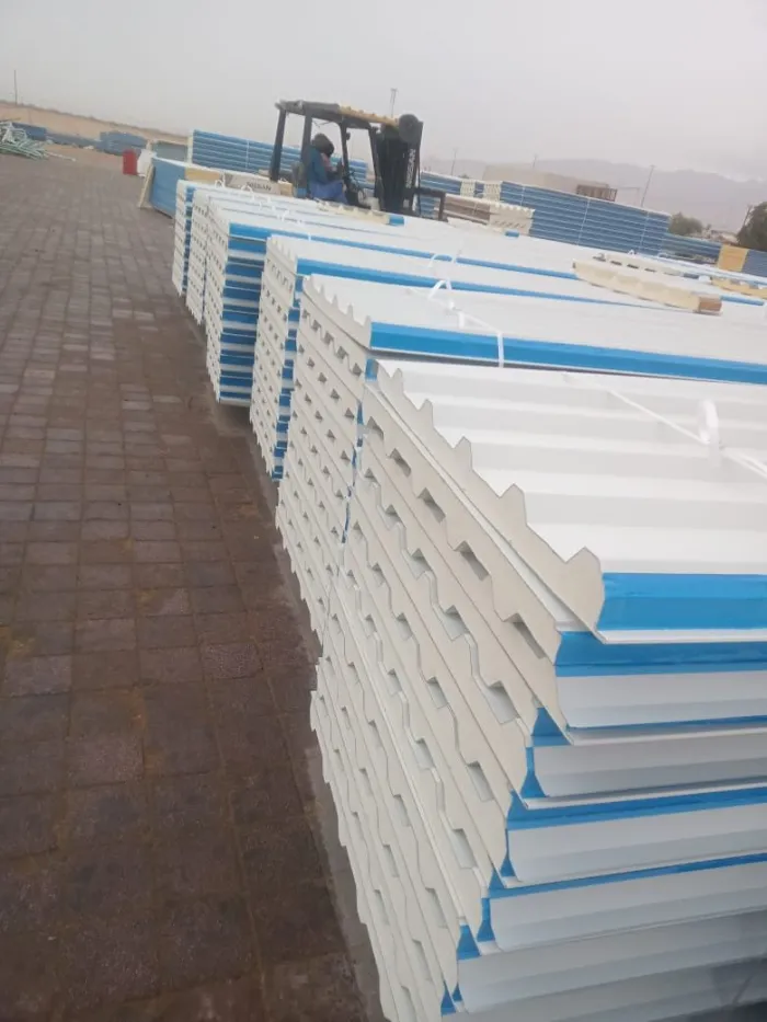  ساندويتش بانل في حي الروضة بجدة: الحل العصري للعزل والسرعة في البناء