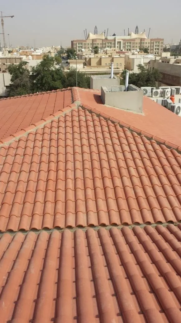 قرميد هرمي في حي النهضة بجدة: جمالية الحداثة بلمسة تقليدية